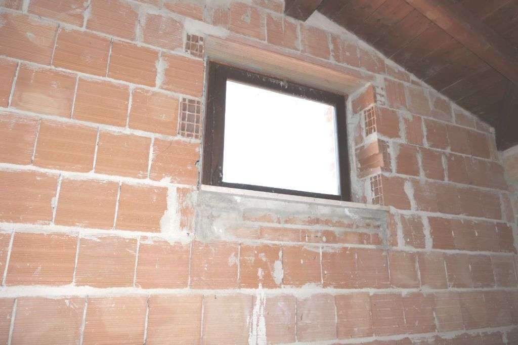 NAHE PERUGIA: ++ TOP ROHBAU WARTET AUF FERTIGSTELLUNG + TIEFGARAGE IN TRAUMLAGE! ++
