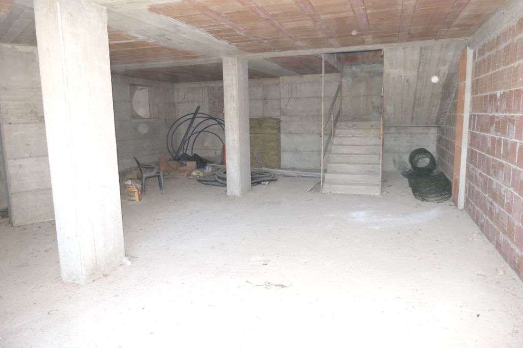 NAHE PERUGIA: ++ TOP ROHBAU WARTET AUF FERTIGSTELLUNG + TIEFGARAGE IN TRAUMLAGE! ++