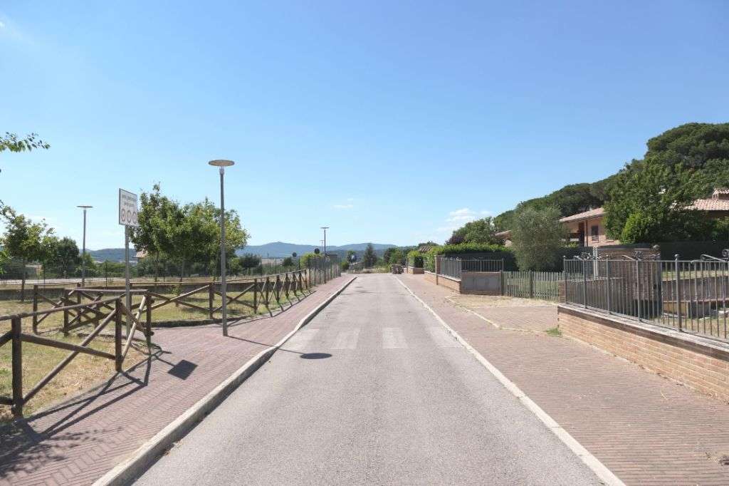 NAHE PERUGIA: ++ TOP ROHBAU WARTET AUF FERTIGSTELLUNG + TIEFGARAGE IN TRAUMLAGE! ++