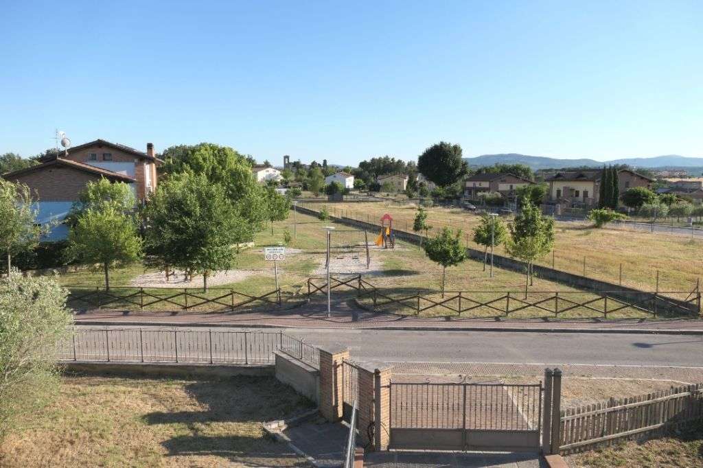 NAHE PERUGIA: ++ HOCHWERTIGES EINFAMILIENHAUS + TOP AUSSTATTUNG + TIEFGARAGE IN TRAUMLAGE! ++