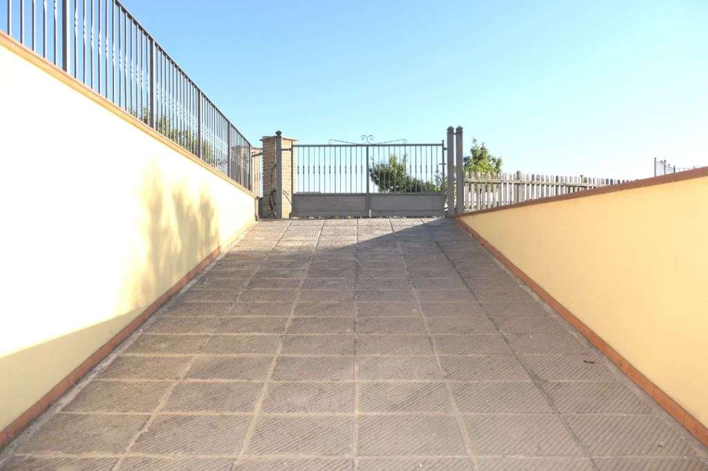 NAHE PERUGIA: ++ HOCHWERTIGES EINFAMILIENHAUS + TOP AUSSTATTUNG + TIEFGARAGE IN TRAUMLAGE! ++