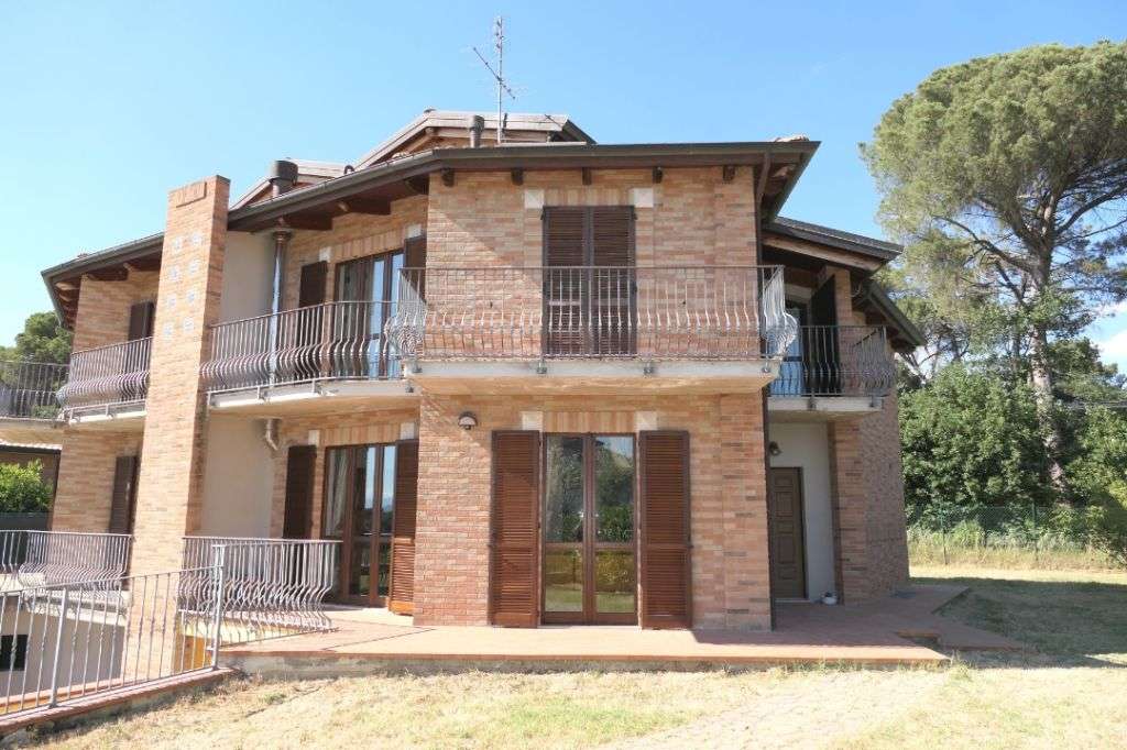 NAHE PERUGIA: ++ HOCHWERTIGES EINFAMILIENHAUS + TOP AUSSTATTUNG + TIEFGARAGE IN TRAUMLAGE! ++