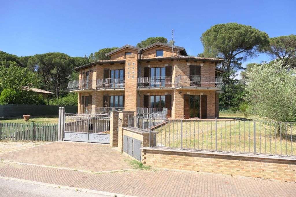 NAHE PERUGIA: ++ NEUWERTIGES 1-2 FAMILIENHAUS + TOP AUSSTATTUNG IN TRAUMLAGE!!! ++
