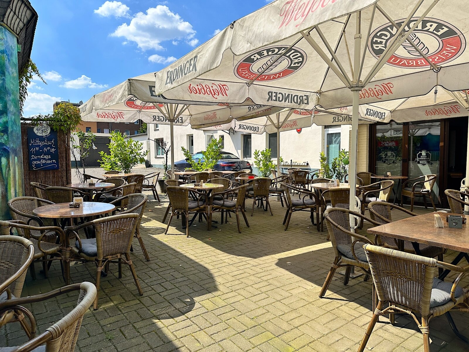 GROSSES HAUS MIT HOTELZIMMERN ++ BAR UND KEGELBAHN IN ZENTRALER LAGE!! ++