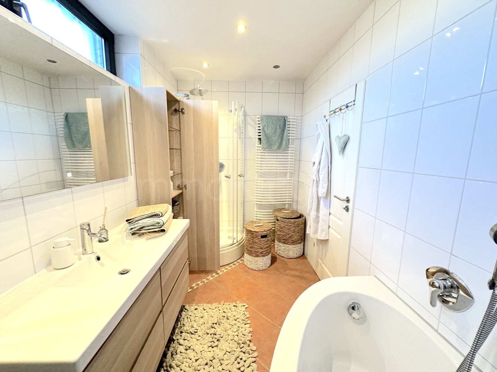BADEZIMMER ANSICHT 1