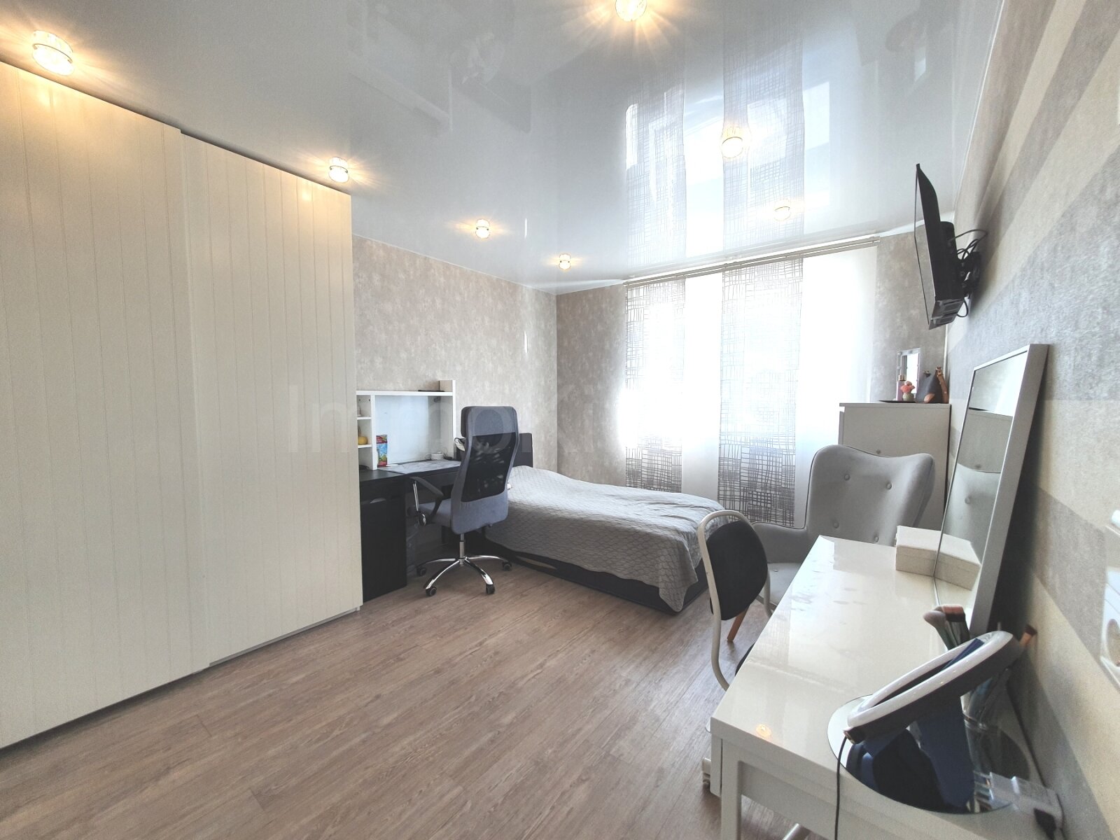 SCHLAFZIMMER 2
