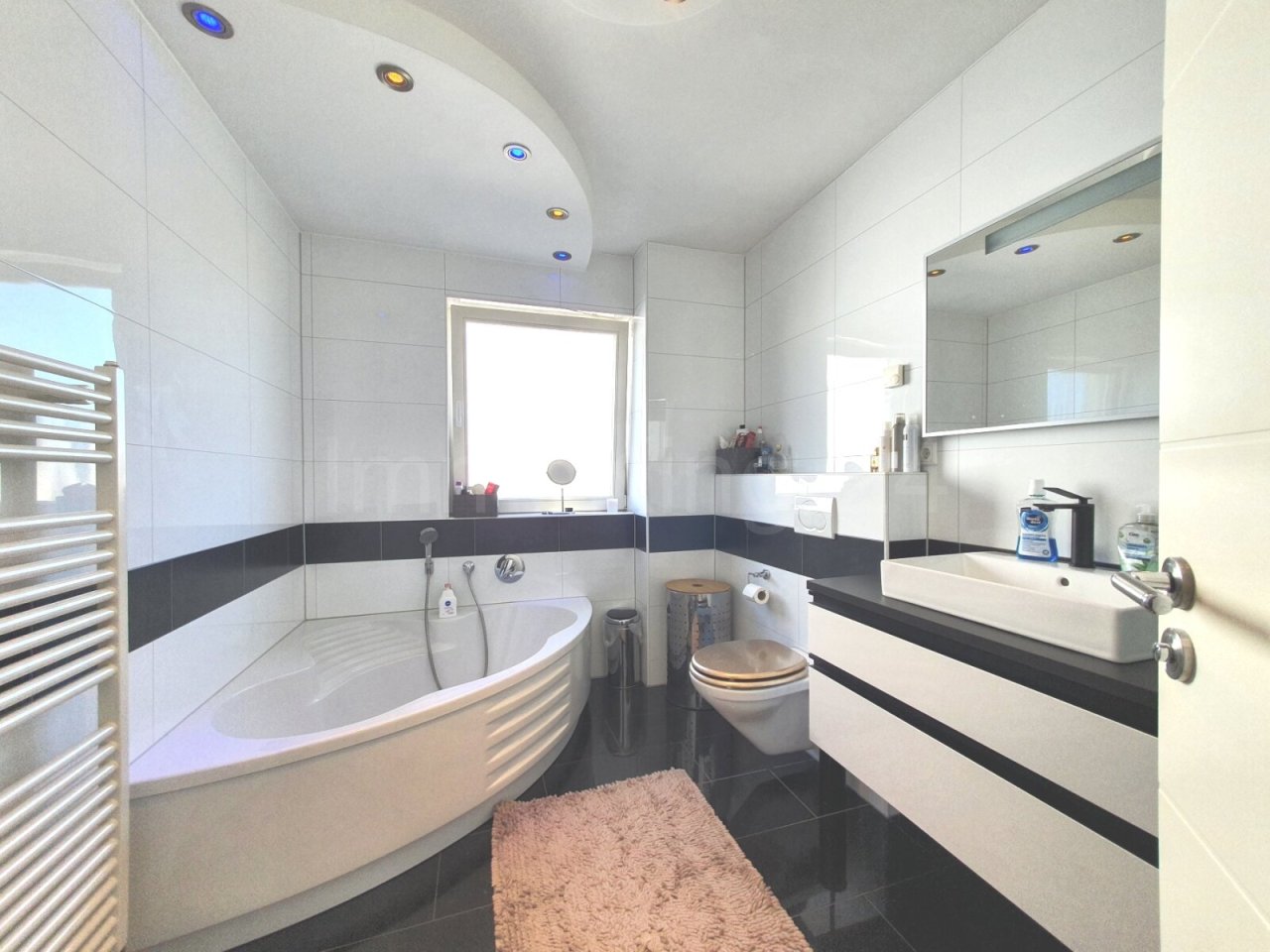 BADEZIMMER BADEZIMMER