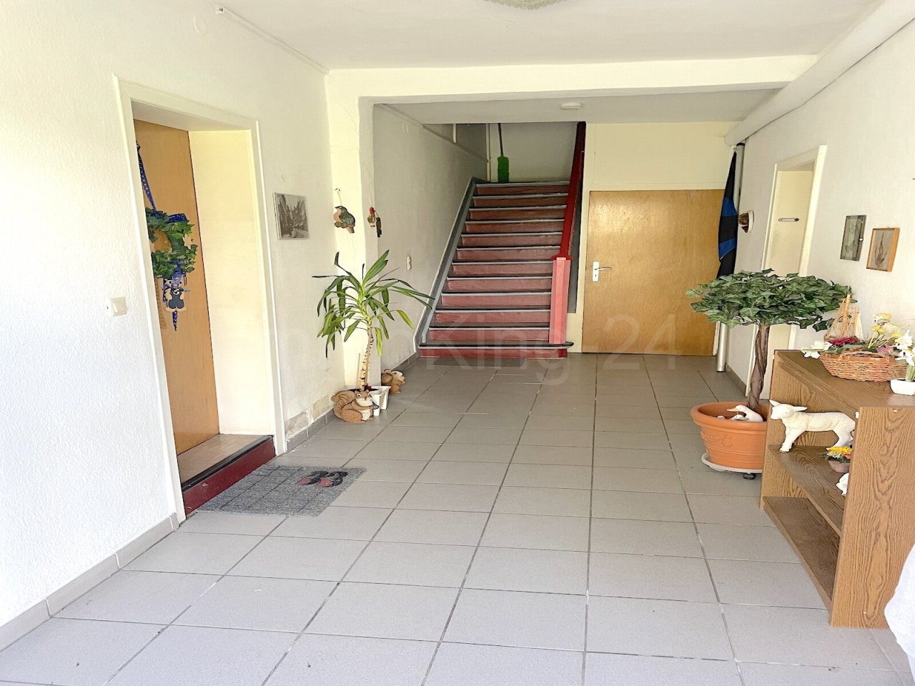EINGANGSBEREICH DES HAUSES EINGANGSBEREICH DES HAUSES