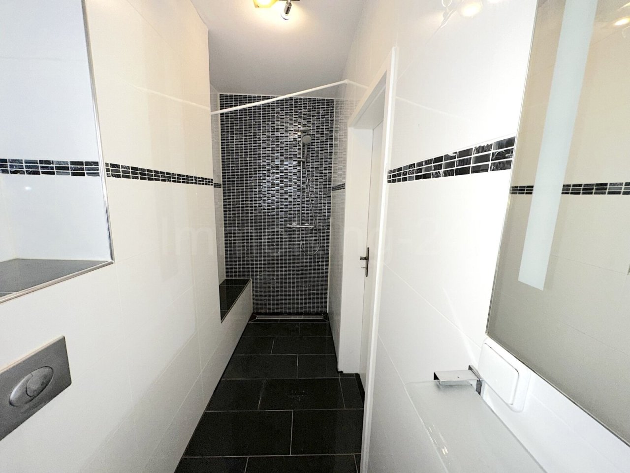 BADEZIMMER 2 BADEZIMMER 2