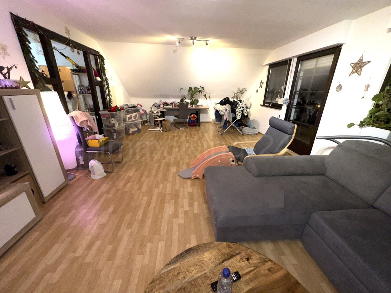 WOHNZIMMER MIT ZUGANG ZUM BALKON! WOHNZIMMER MIT ZUGANG ZUM BALKON!