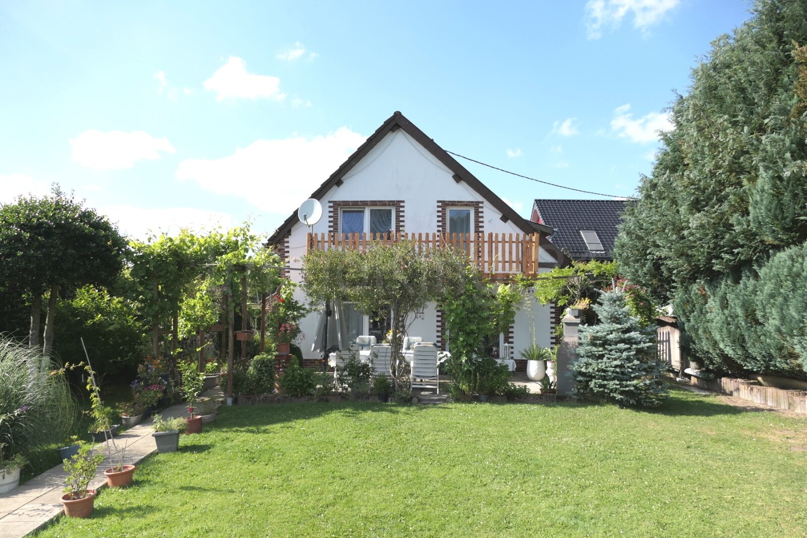 HAUS - ANSICHT HAUS - ANSICHT