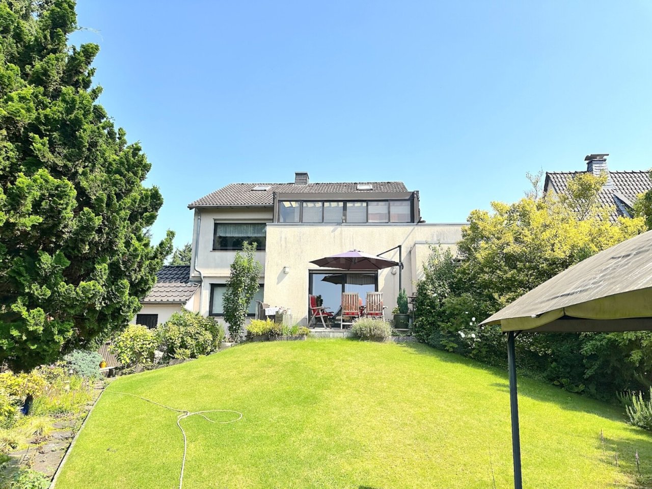 RÜCKANSICHT DES HAUSES RÜCKANSICHT DES HAUSES