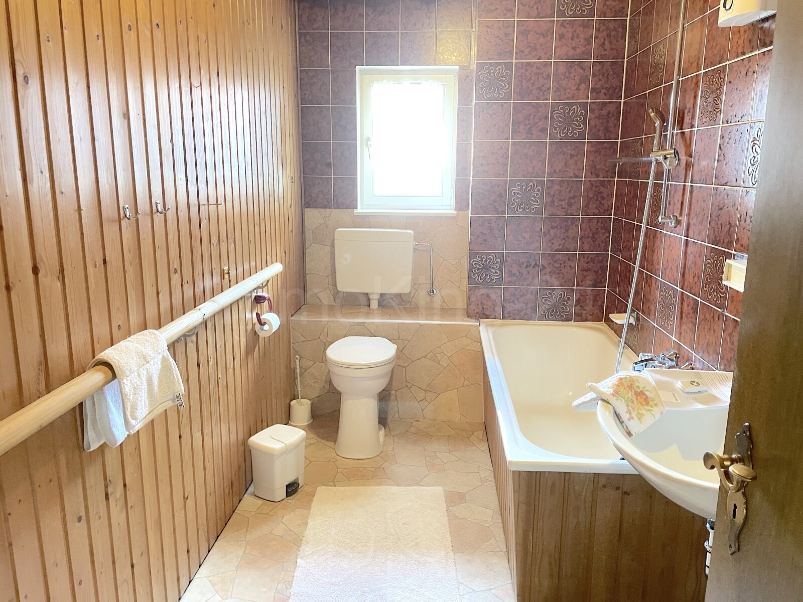 BADEZIMMER 1 BADEZIMMER 1