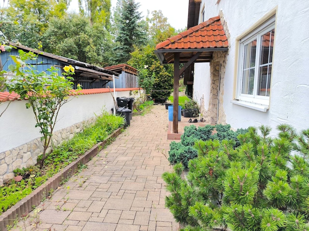 ZUGANG ZUM HAUS