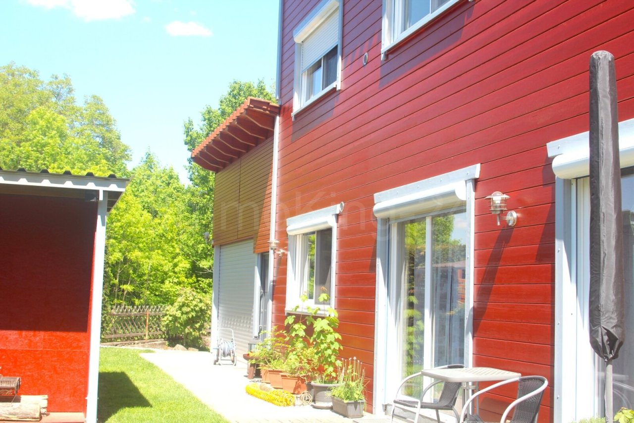SEITENANSICHT DES HAUSES