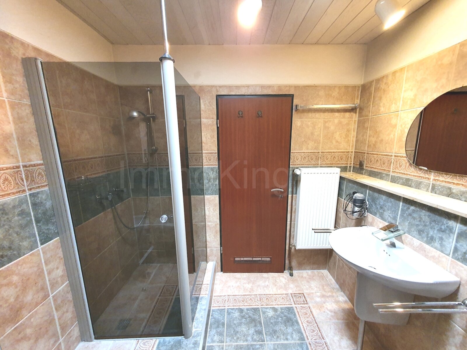 BADEZIMMER OBERGESCHOSS BADEZIMMER OBERGESCHOSS