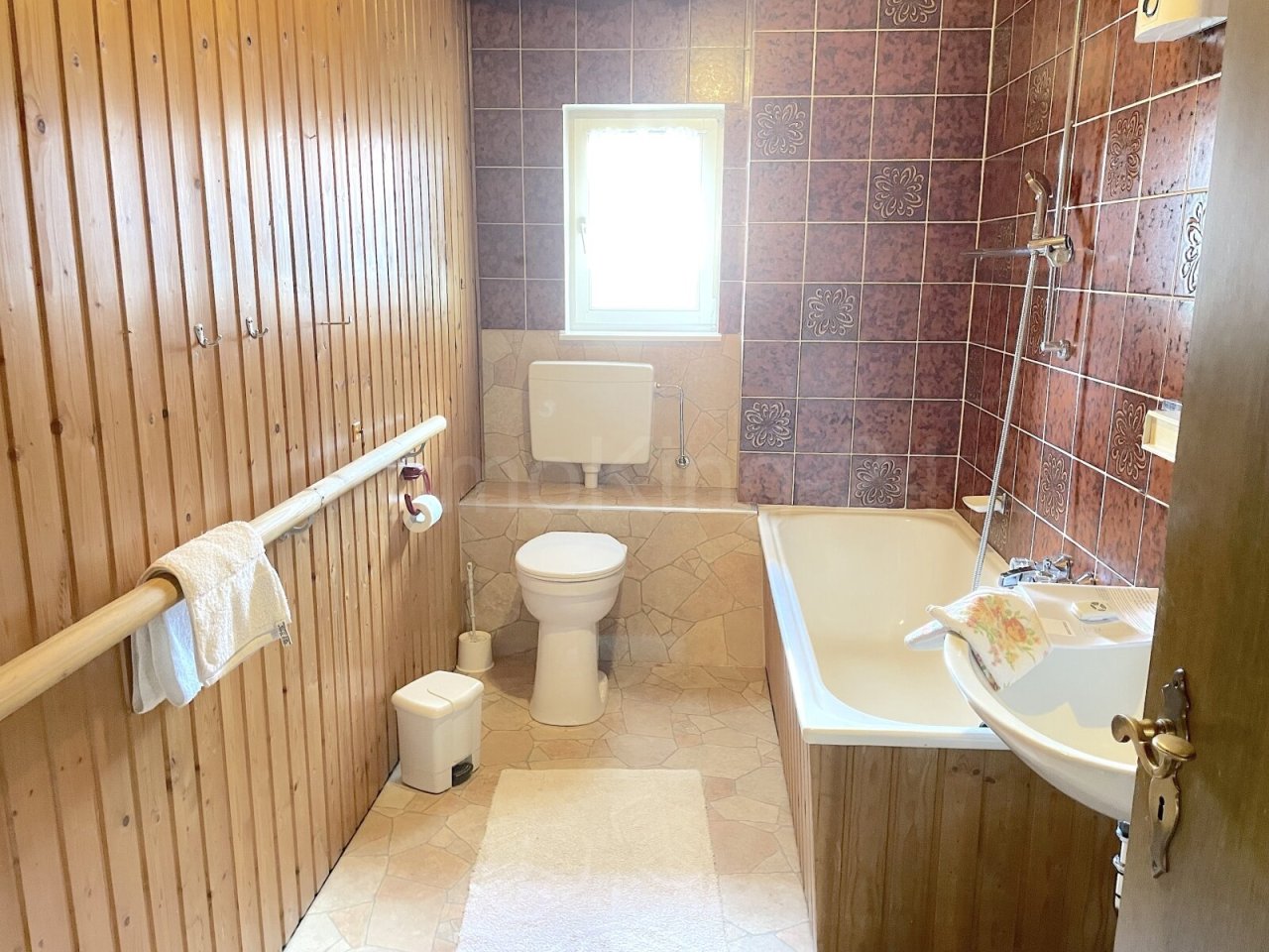 BADEZIMMER 1 BADEZIMMER 1