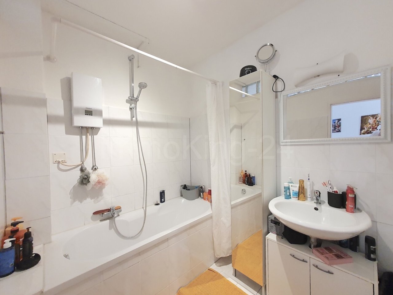 BADEZIMMER ERDGESCHOSS BADEZIMMER ERDGESCHOSS