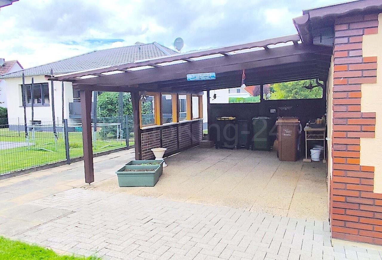 ÜBERDACHTER FREISITZ