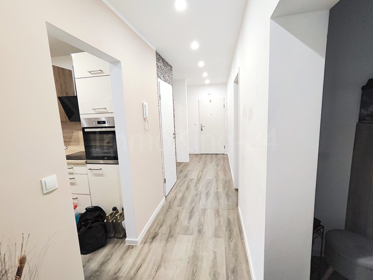 FLURBEREICH DER WOHNUNG FLURBEREICH DER WOHNUNG