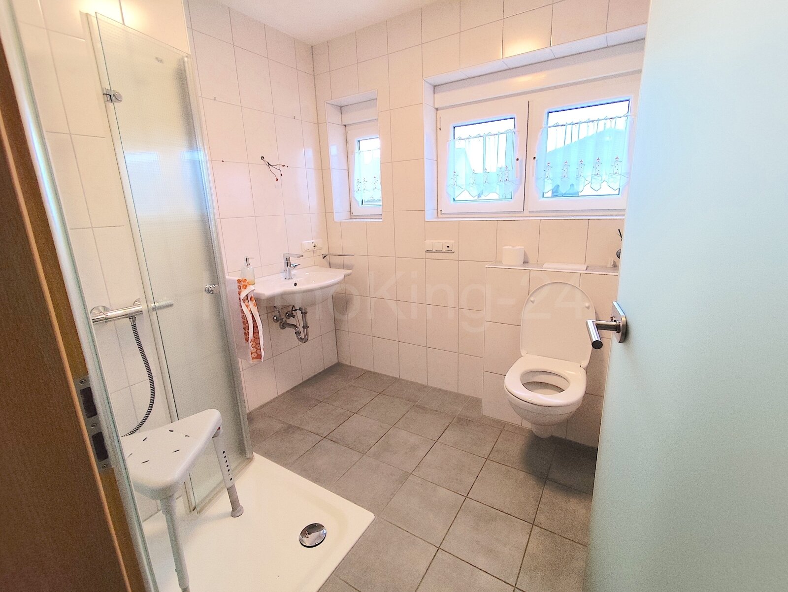 BADEZIMMER 1 BADEZIMMER 1