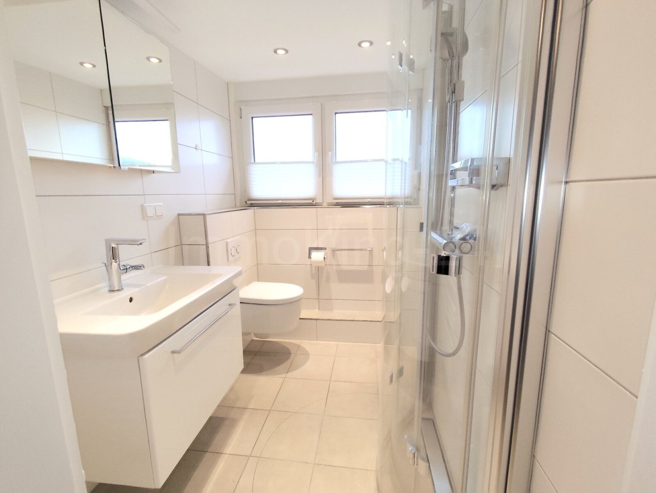 BADEZIMMER 2 BADEZIMMER 2