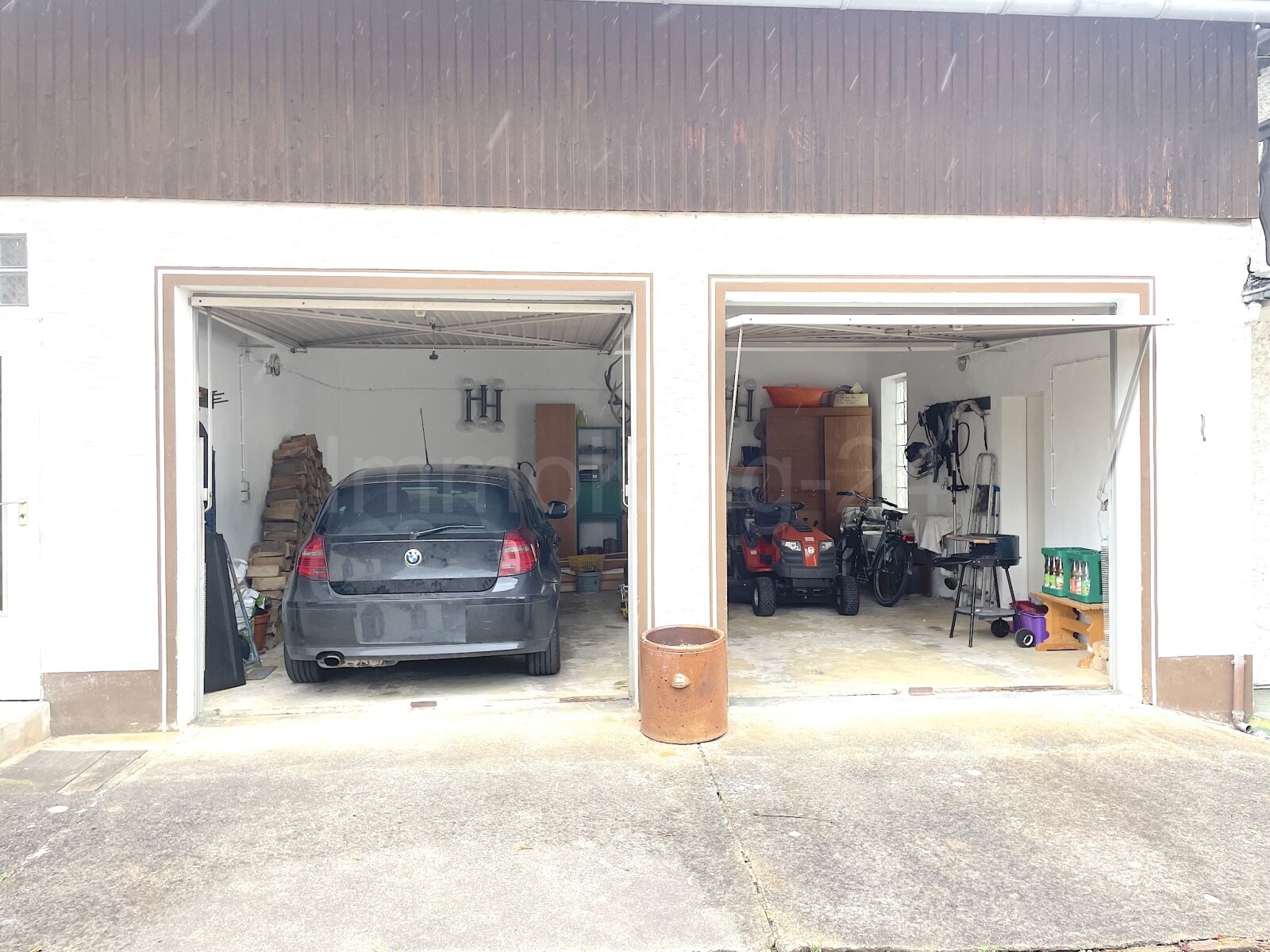 GARAGEN MIT ZUSÄTZLICHEM STAURAUM