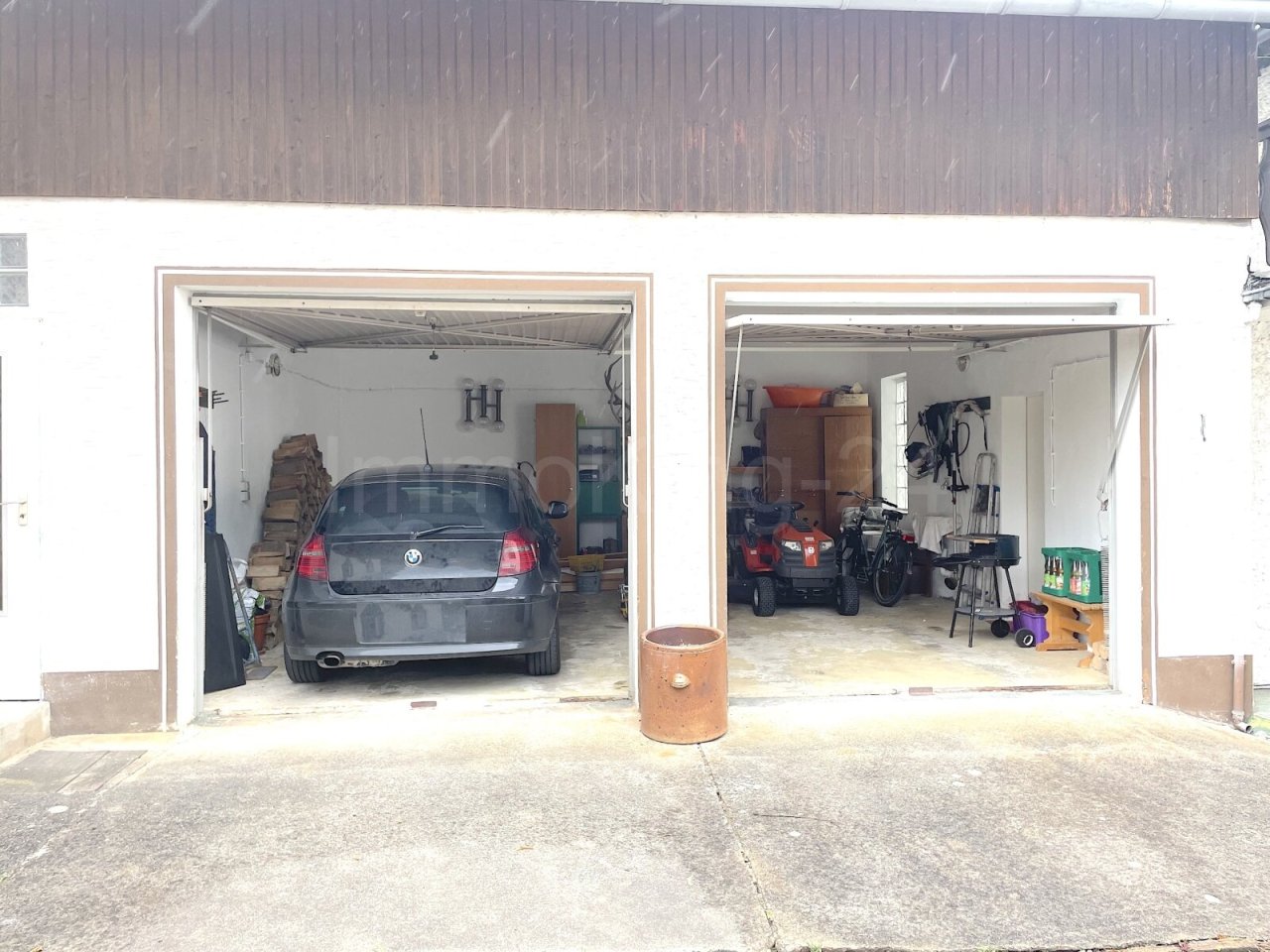 GARAGEN MIT ZUSÄTZLICHEM STAURAUM