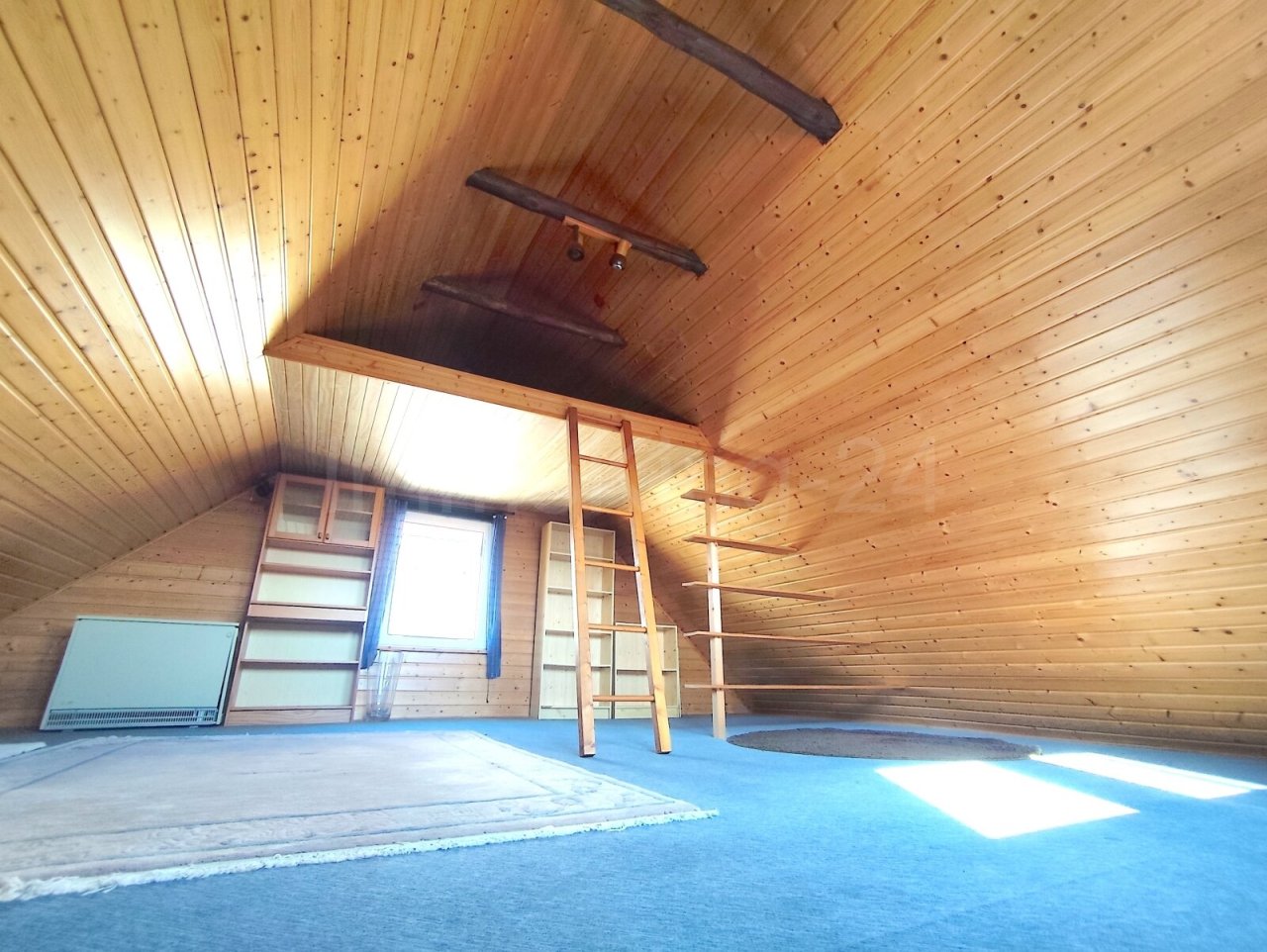 AUSGEBAUTES DACHGESCHOSS