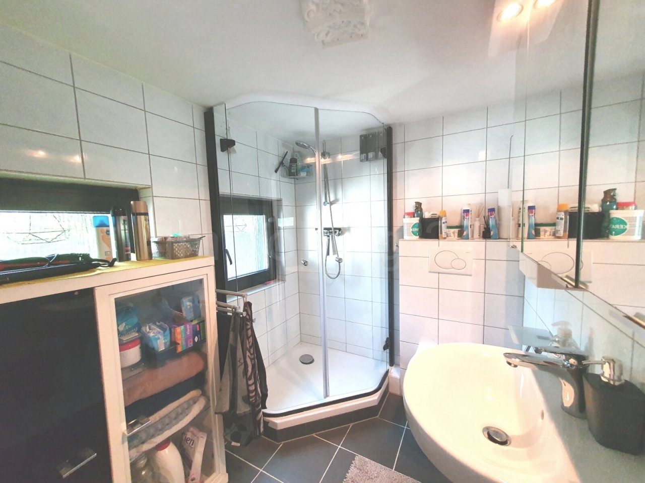 BADEZIMMER ERDGESCHOSS