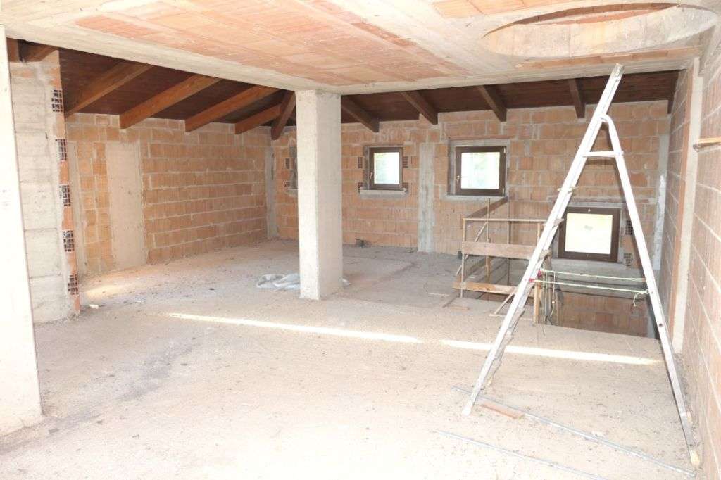 OBERGESCHOSS OBERGESCHOSS