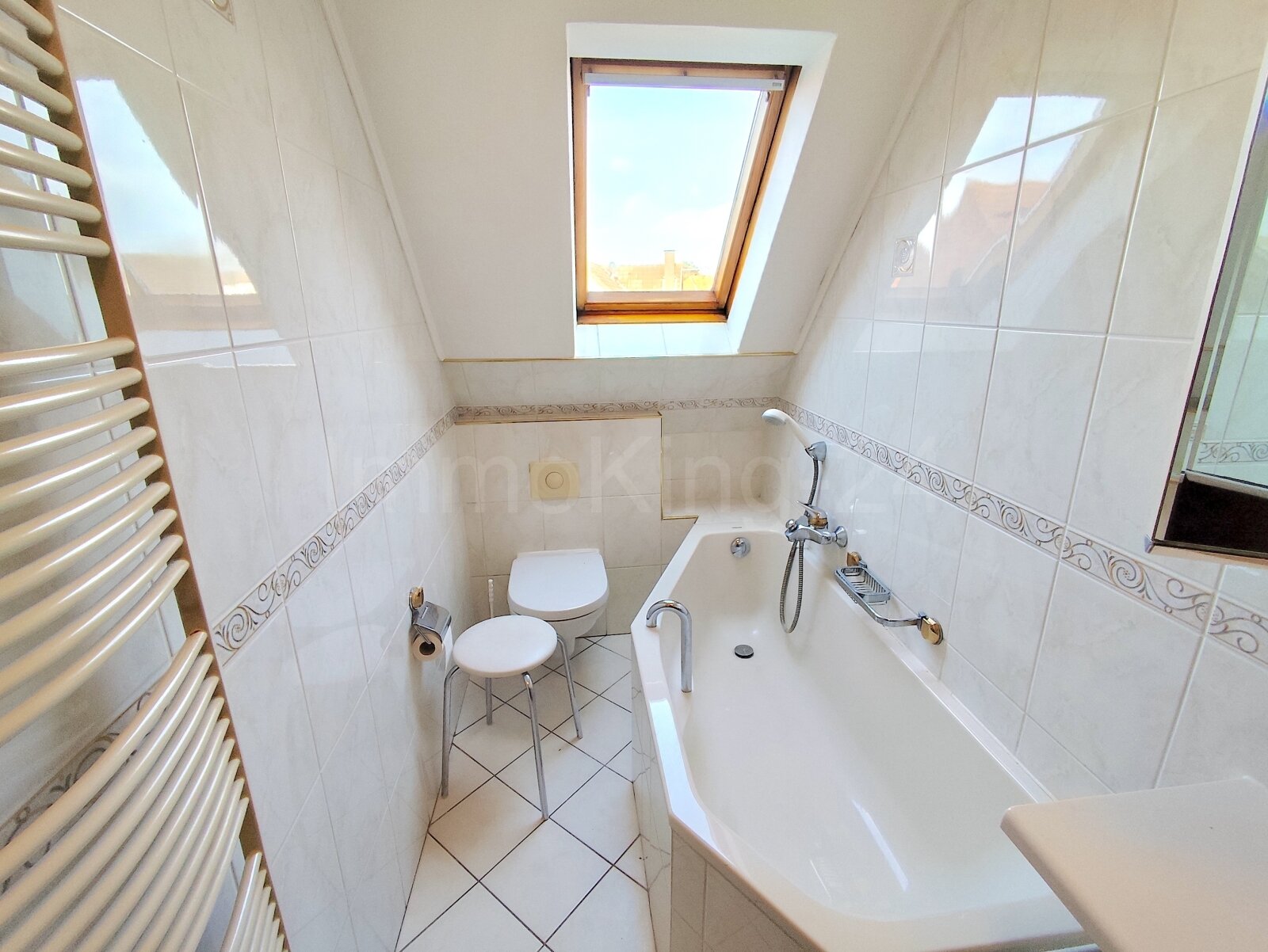BADEZIMMER 2 BADEZIMMER 2