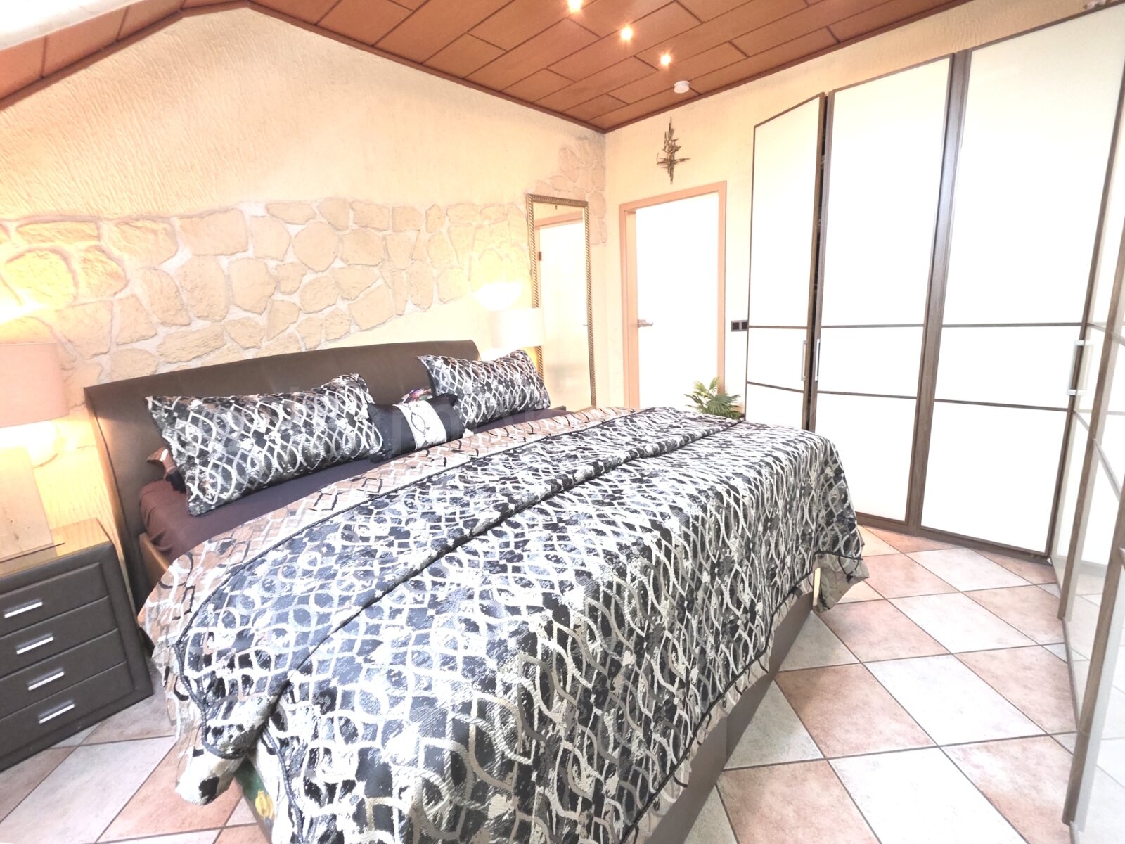 SCHLAFZIMMER 1 SCHLAFZIMMER 1