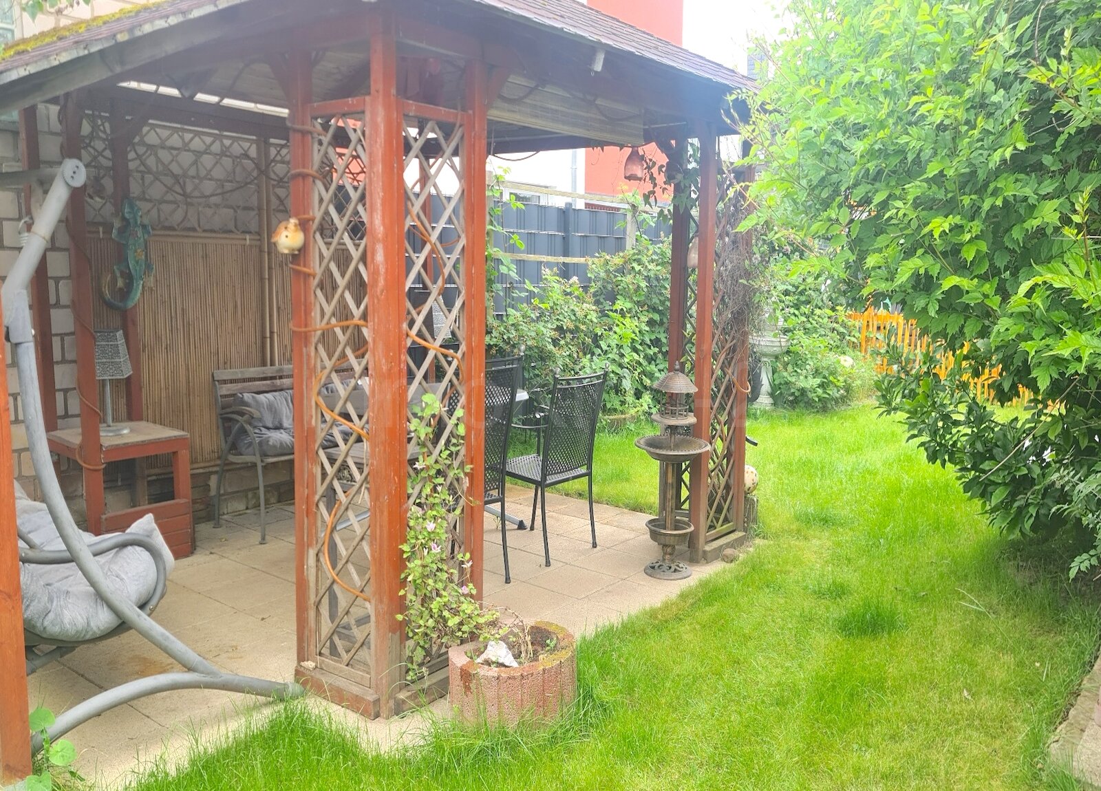 WEITERE SONNENTERRASSE IM GARTEN!