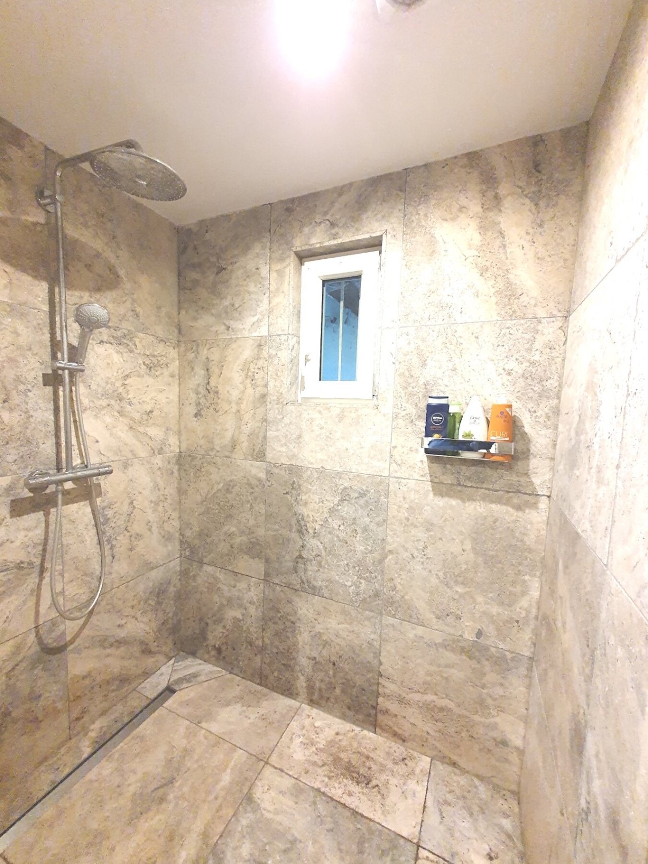 EBENERDIGE REGENDUSCHE! EBENERDIGE REGENDUSCHE!