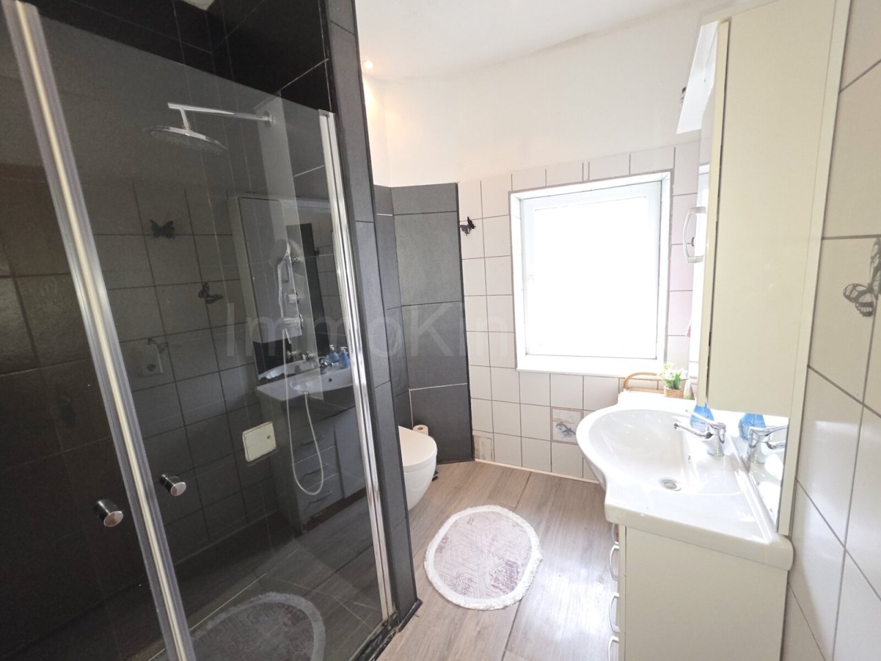 BADEZIMMER OBERGESCHOSS BADEZIMMER OBERGESCHOSS