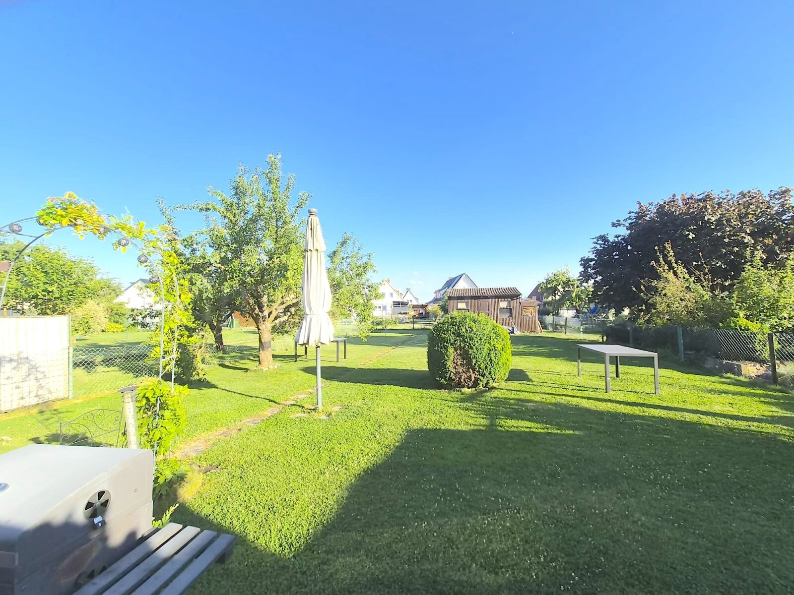 BLICK IN DEN GARTEN BLICK IN DEN GARTEN