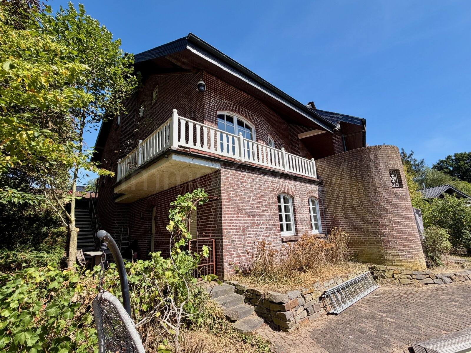 RÜCKANSICHT ZUM TURM