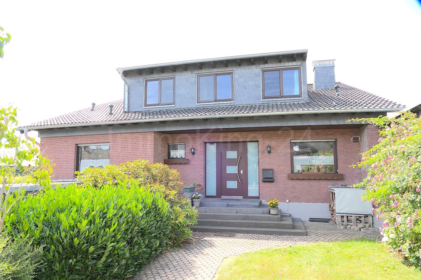 ANSICHT DES HAUSES ANSICHT DES HAUSES
