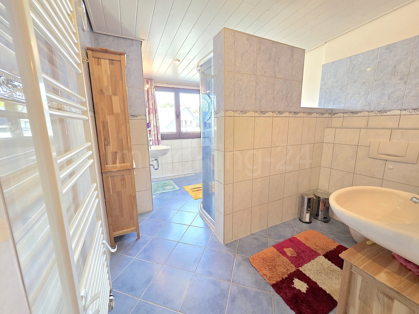 BADEZIMMER DACHGESCHOSS BADEZIMMER DACHGESCHOSS