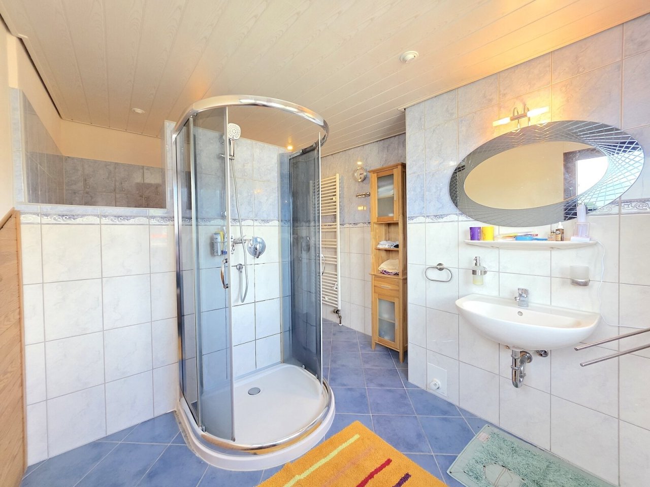 BADEZIMMER DACHGESCHOSS BADEZIMMER DACHGESCHOSS
