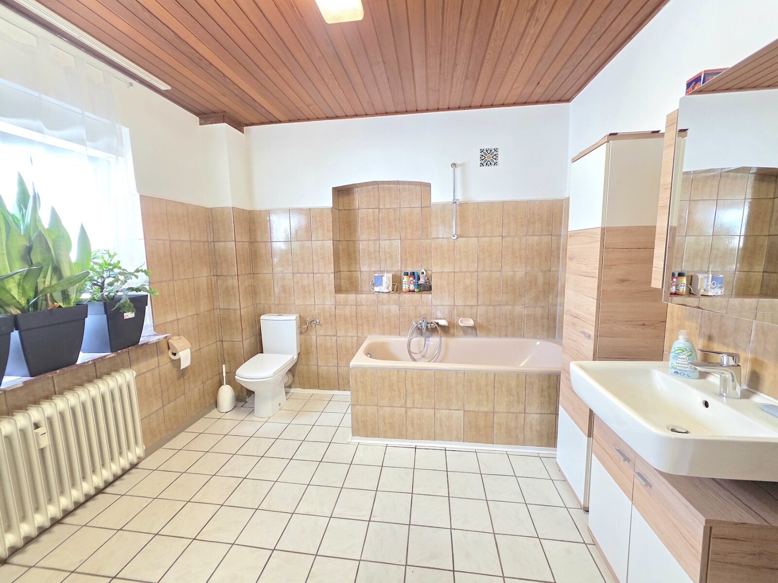 BADEZIMMER 2 BADEZIMMER 2