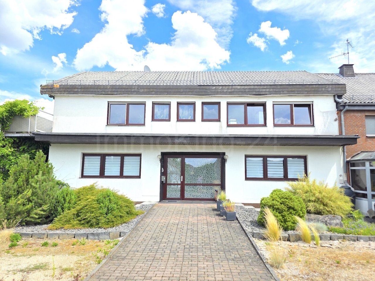 ANSICHT LINKES HAUS