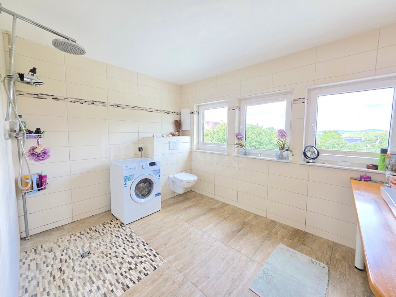 BADEZIMMER 2 BADEZIMMER 2