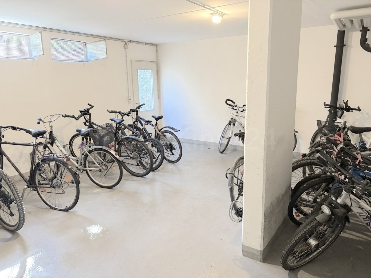 FAHRRADKELLER FAHRRADKELLER