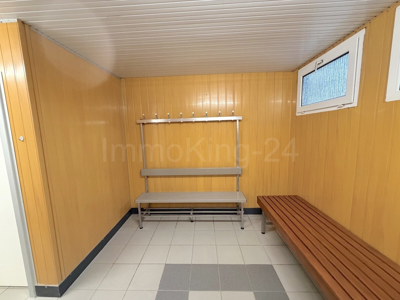UMKLEIDEBEREICH SCHWIMMBAD UND SAUNA!