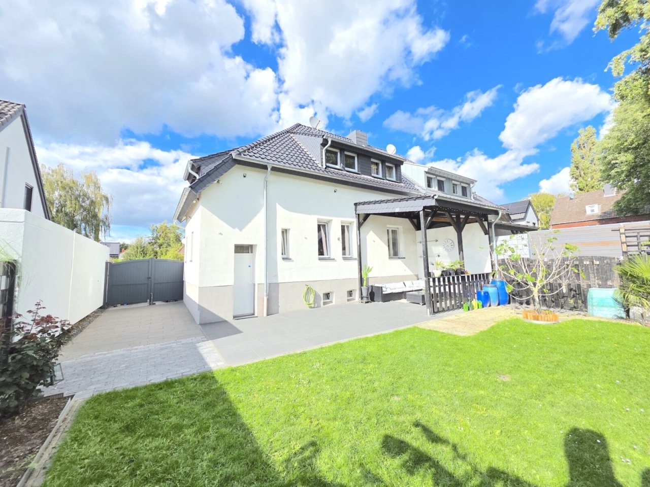 ANSICHT DES HAUSES ANSICHT DES HAUSES