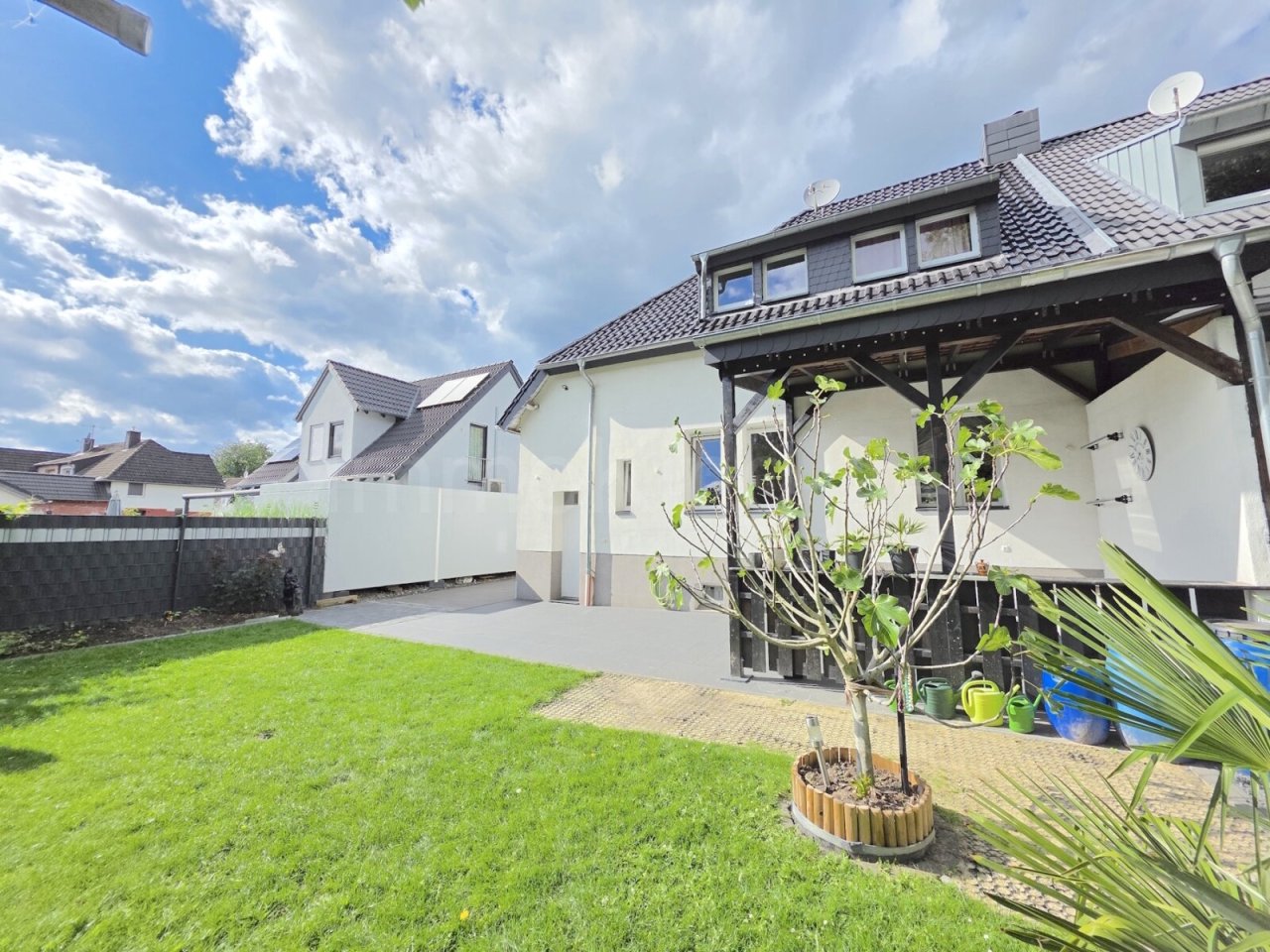 ANSICHT DES HAUSES ANSICHT DES HAUSES