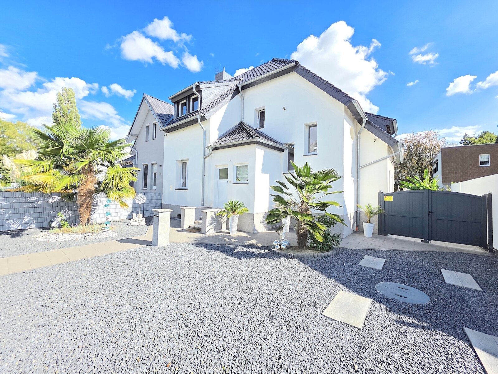 ANSICHT DES HAUSES ANSICHT DES HAUSES